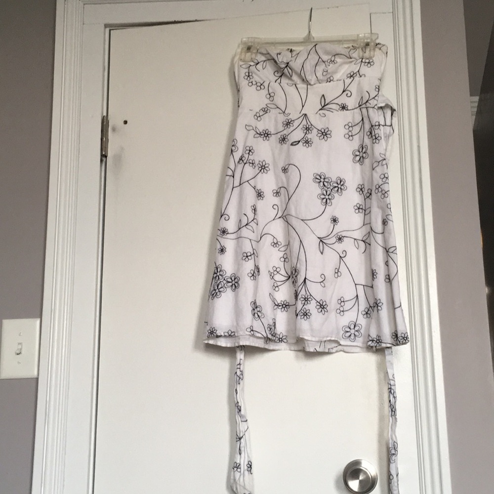 Embroidered white and black strapless dress